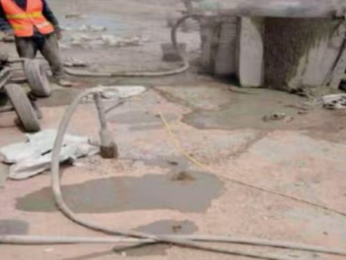 台儿庄水泥混凝土路面板底注浆技术 路面脱空注浆整治方案