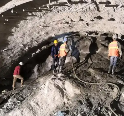 台儿庄拱顶带模注浆料的施工流程及注意事项